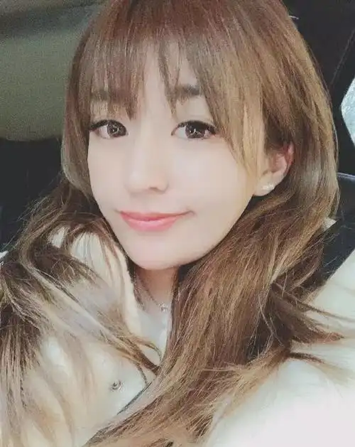 年入千万爱马仕堆成山的上海第一白富美baby秦奋都抢着结交