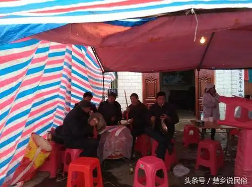 安陆农村葬礼:伯父去世,现场拍照片,永久怀念!