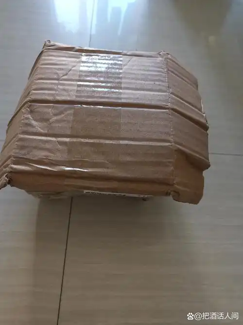 很多次,收到快递的时候,外包装都破损了,要不是被扣了个洞,就是划开了