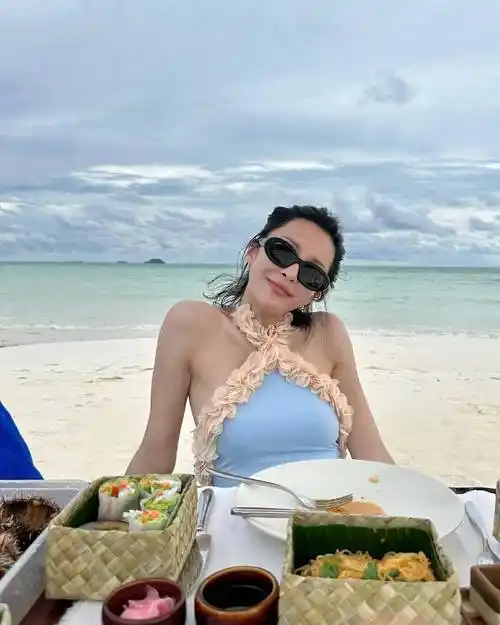 女星张曦雯与男友一起同游,晒出泳衣美背加曼妙身材照片,太诱人_mark