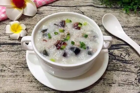 皮蛋瘦肉粥的做法大全