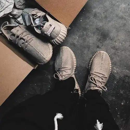 【图】关于 yeezy 的这些最新图片 值得你一看_sneaker资讯_潮牌一族