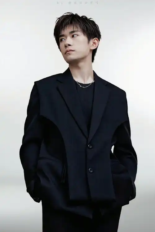 易烊千玺十稔终章皆成序#易烊千玺主视觉原图释出@tfboys-易烊千玺