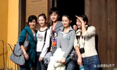 那时的杨洋才17岁,李沁18岁蒋梦婕19岁,大家看起来都好青涩呀