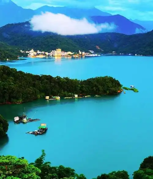 台湾日月潭风景照片非常美丽.我们一边看图片,一边猜谜语.