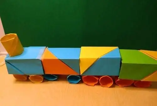 素材幼儿园户外玩教具:小火车制作_环保手工制作-查字典幼儿网