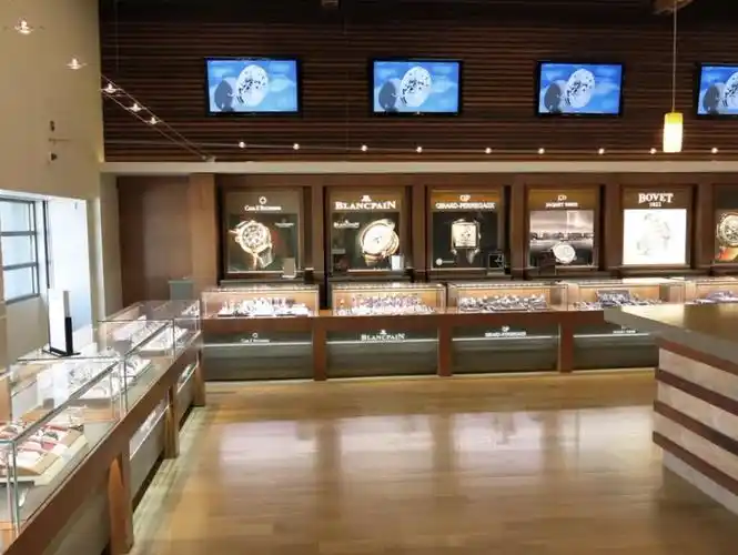 花式商店的最新木制玻璃钟表店装饰设计