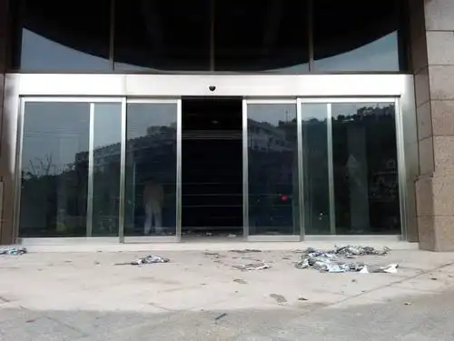 包框双开自动门