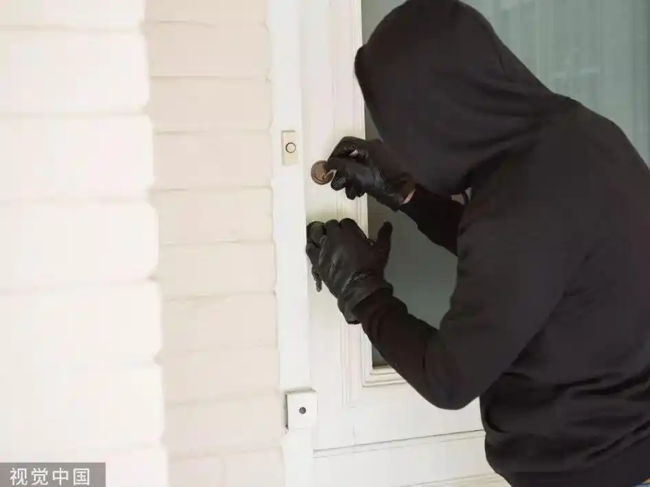 南京浦口石桥小偷偷了孤寡老人8000元取保候审期间退还