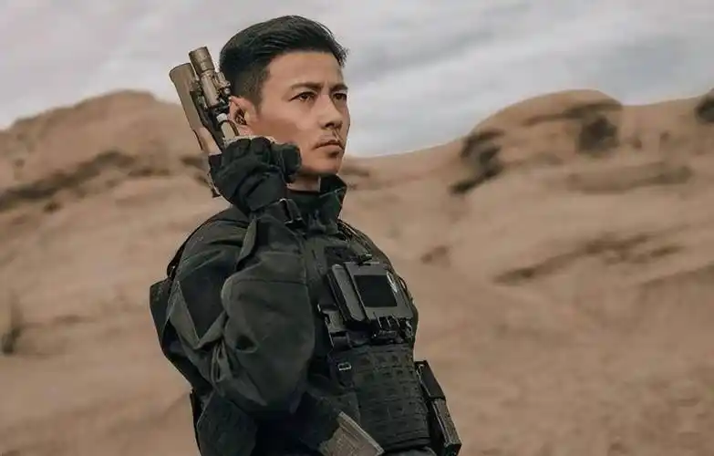 演员"张晋"拍戏受重伤住院_身体_动作_职业