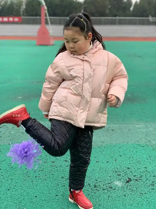 实验小学附属幼儿园大五班[我们爱运动]—民间游戏踢毽子