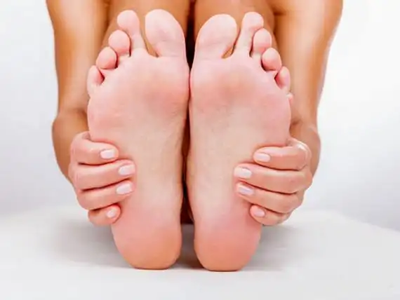 没试过温水泡脚后搓脚心?能治好多病哪!