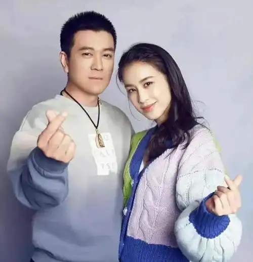 黄圣依庆祝40岁生日,杨子晒合照秀恩爱,力破婚变传闻