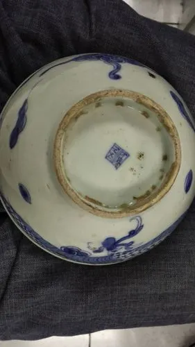 求古董瓷器老师鉴定这瓷碗是那个年代的?