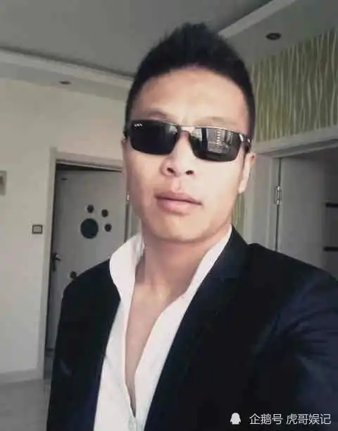 二龙湖浩哥身高1米8?