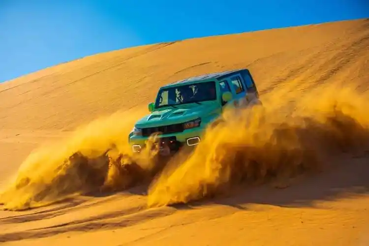 挑战世界最高,中国硬派越野车登顶"沙海珠峰"_沙漠_柴油_车辆