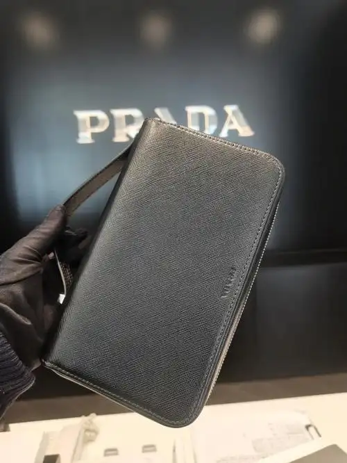 prada男士手包