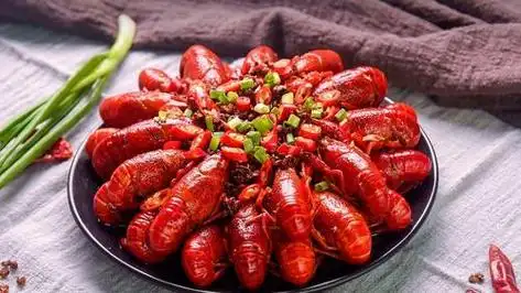 小龙虾成为了很多人心中的最爱,无论是蒜香,麻辣,十三香,秘制还是咖喱