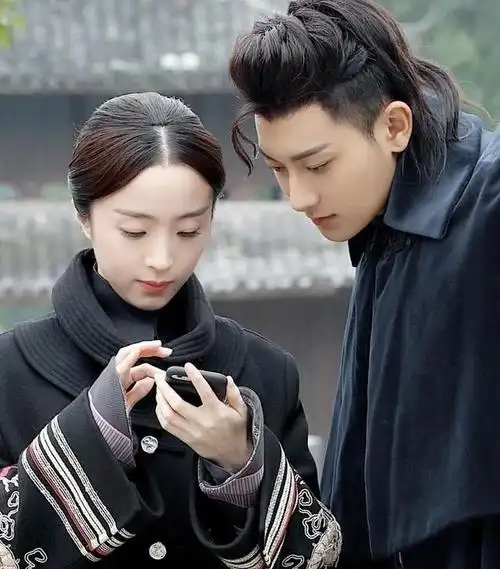 黄子韬自曝曾告白胡冰卿,被女方拒绝,因太入戏而生情