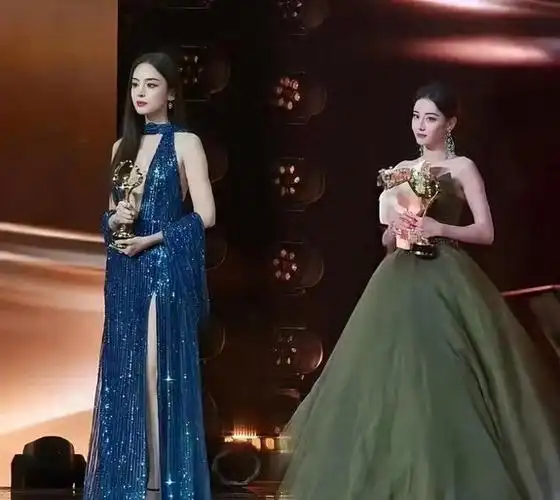 迪丽热巴和娜扎在一起看来身高真的蛮重要呀67