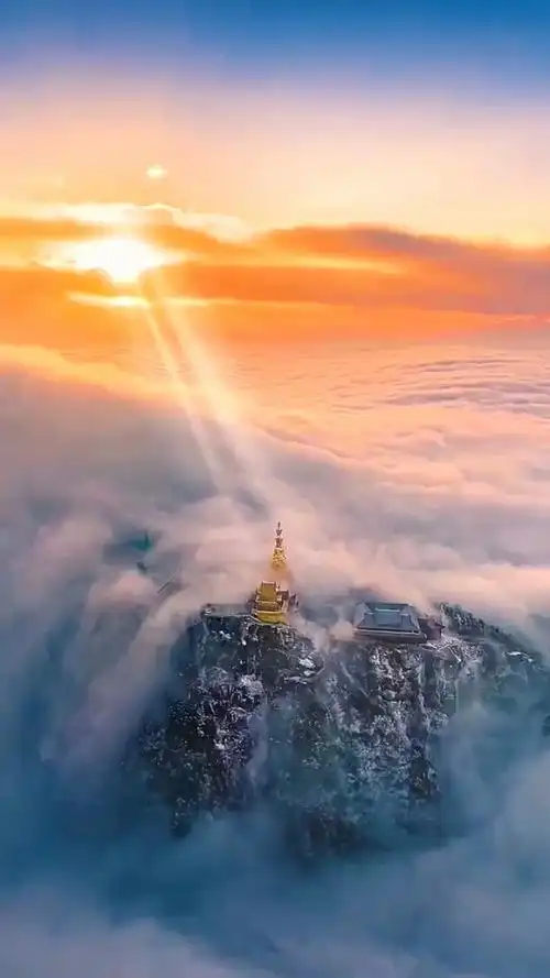 峨眉金顶,佛光普照