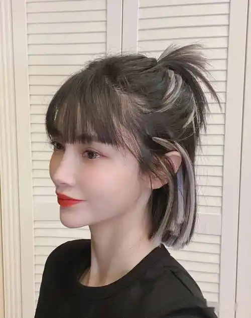 2022夏天超火的挂耳染短发