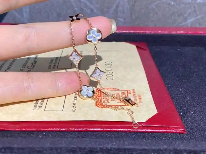 lv五花白贝母手链