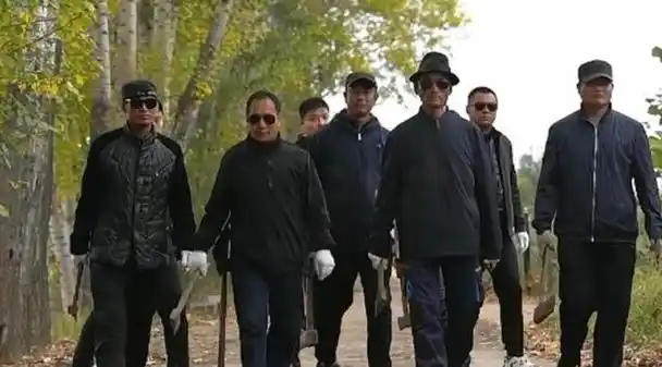 故事:白小航被20人围困,加代无力救援,一代战神就此殒命四九城