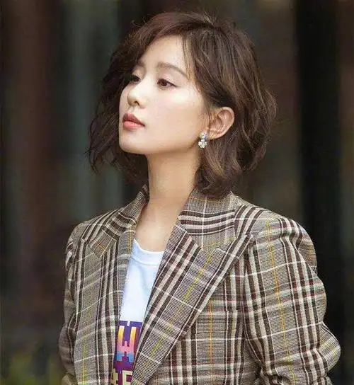 头发厚适合什么发型头发厚适合长发还是短发