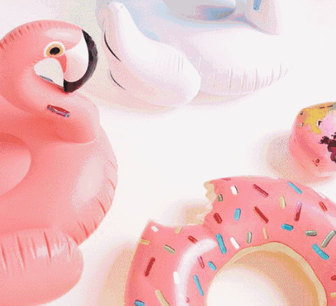 惊现数百只火烈鸟绿意盎然的茂密水草布满了整个鸟园数百只造型优雅