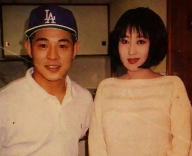 被李连杰"耽误一生"的女星,合作一次至今难忘,46岁依旧单身_手机搜狐
