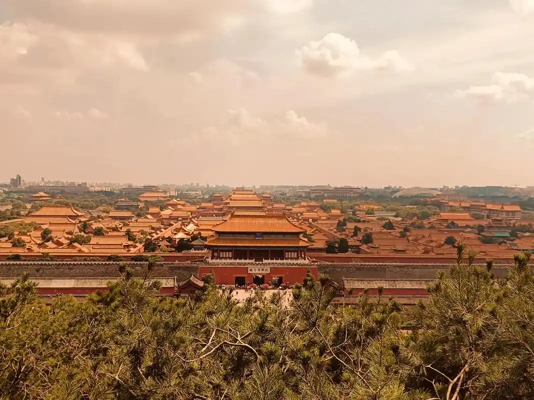 一定要来一趟景山公园,站在北京的中轴线上俯瞰一下故宫的全景