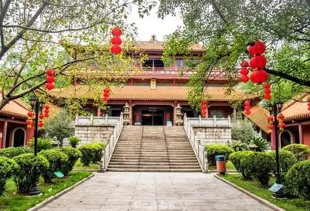 华南最大的孔圣园,耗资五千多万,完美复制了山东孔庙,游客不多