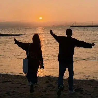 情侣头像真人日落高清唯美的情侣头像真人背景是落日图片