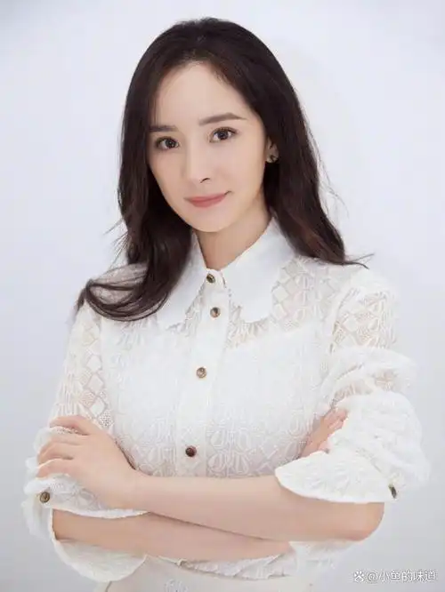 杨幂是华语影视圈的一位备受欢迎的女演员,拥有大量的粉丝,她的事业心