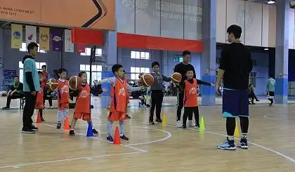 一点游戏的时间增强孩子的身体素质,提高身体的协调性学习运动技能