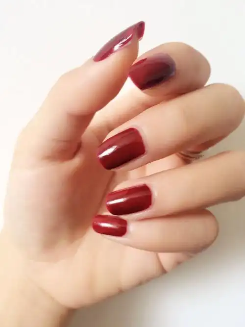 红色手指甲,染一个还是全染好看?