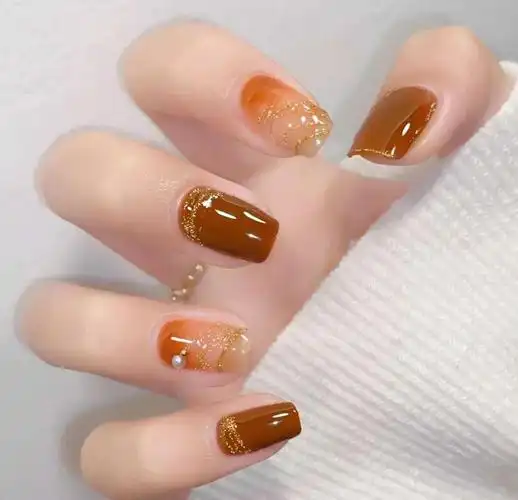 过年焦糖色渐变美甲最新款式