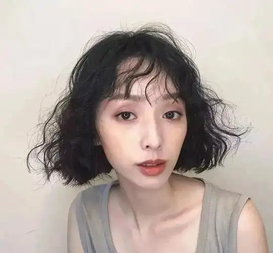 2020年最新短款卷发(2022年流行的短发小爆卷) - 美文分享 - 云科网