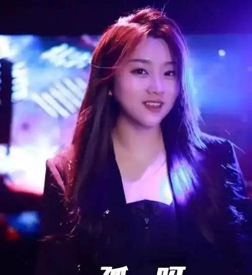 被yy一姐文儿挤跑菲儿首秀不被看好1个月凉公会要黄