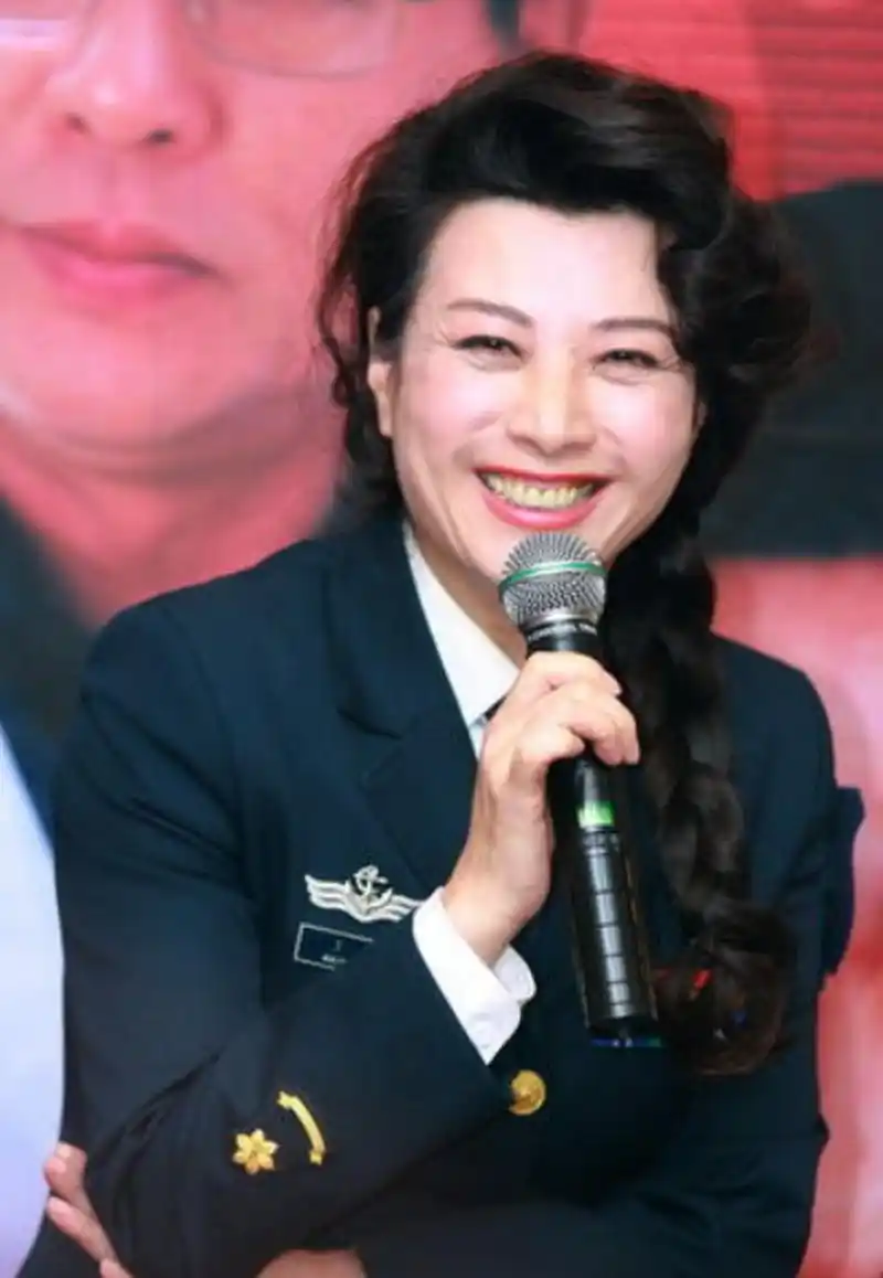 出道即巅峰的王静,却在之后的几十年里默默拍戏,一直两耳不闻窗外