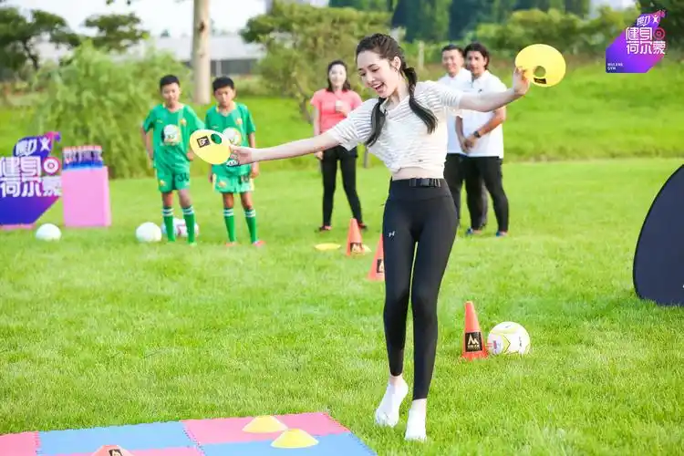 《健身荷尔蒙》郭碧婷养24条狗 小时曾有自闭倾向