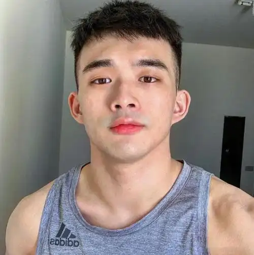 二,碎剪寸头发型