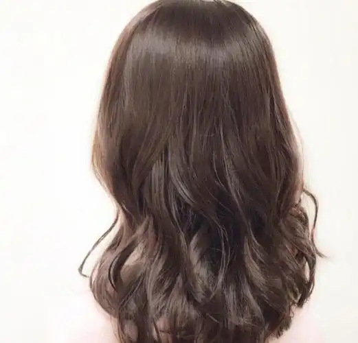 长卷发发型图片2021款 适合冬日的浪漫卷发