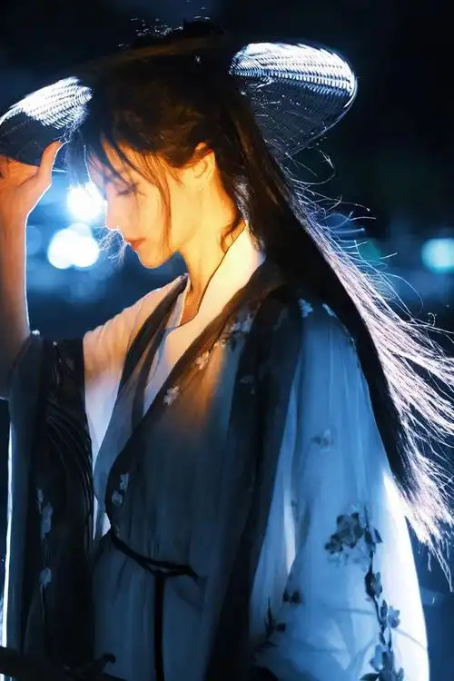 李一桐爆改古风侠客##李一桐侠女执剑