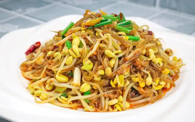 黄豆芽炒粉条怎样做才好吃?原来要多加这一步,清香入味还不粘锅,收藏