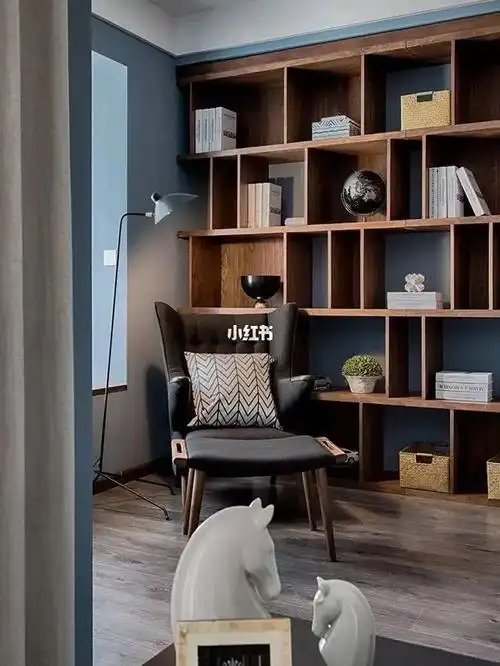 木地板整面墙书架谁能拒绝这样的书房