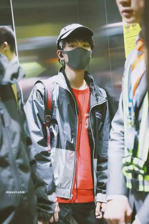 分享戴口罩的王俊凯合集这是连口罩也挡不住的帅气