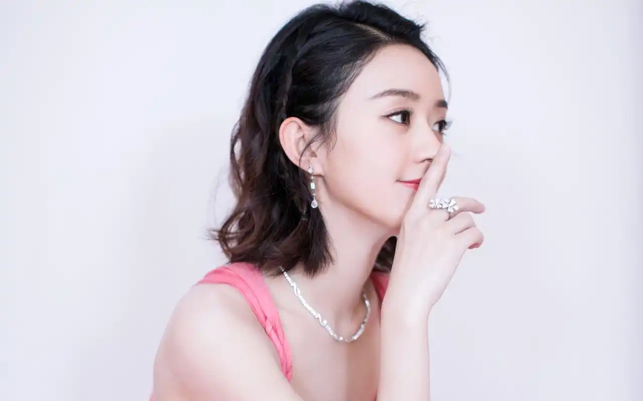 赵丽颖性感露背装电脑桌面高清壁纸