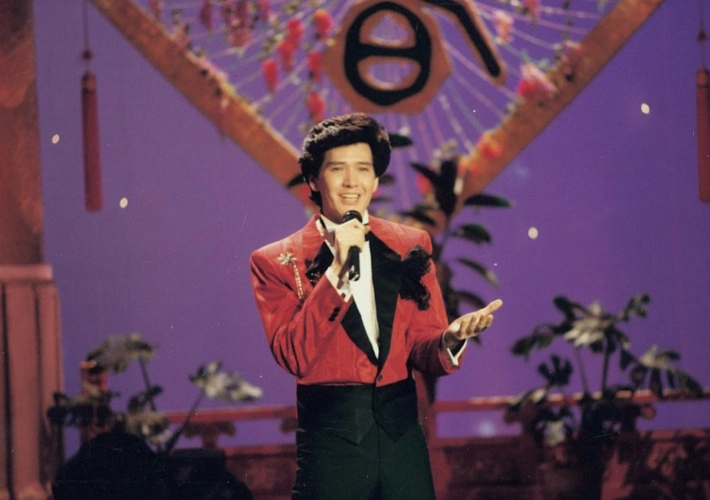 首个在春晚蹦迪的男明星,爆红后惨遭"封杀"?费翔的成名始末